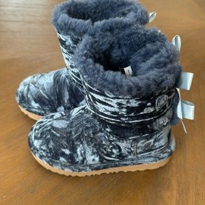 NWOT KIDS UGG BAILEY VELVET BOOTS OCEAN BLUE - TODDLER SIZE 11 (FITS 4-5YR OLD)